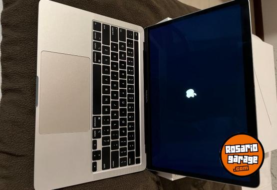 Informática - Vendo Apple MacBook 13,3 8gb-256gb 2020 impecable prácticamente sin uso - En Venta