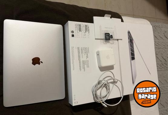 Informática - Vendo Apple MacBook 13,3 8gb-256gb 2020 impecable prácticamente sin uso - En Venta