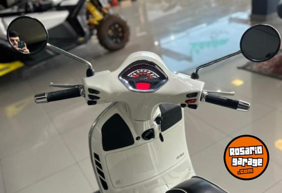 Motos - Vespa GTS 300 2017 Nafta 15800Km - En Venta