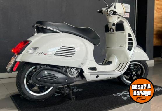 Motos - Vespa GTS 300 2017 Nafta 15800Km - En Venta