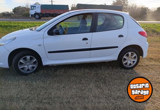 Autos - Peugeot 207 2013 Nafta 92000Km - En Venta