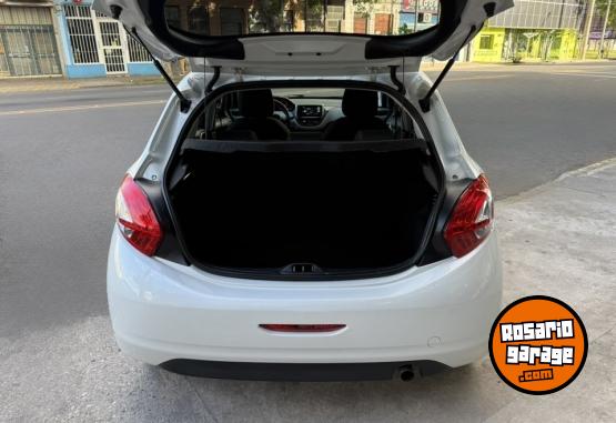 Autos - Peugeot 208 Allure Touch 2014 Nafta 120000Km - En Venta