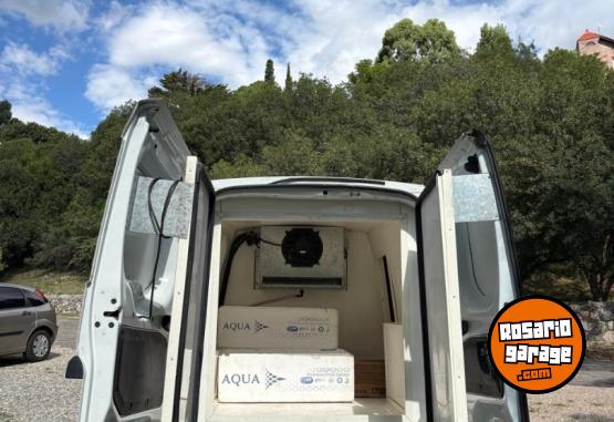 Utilitarios - Renault Kangoo 2020 Nafta 150000Km - En Venta