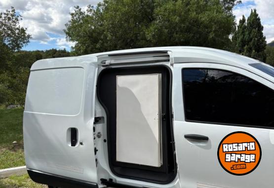 Utilitarios - Renault Kangoo 2020 Nafta 150000Km - En Venta