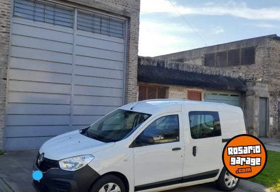Utilitarios - Renault Kangoo 2023 Nafta 29500Km - En Venta