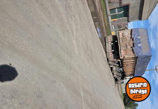 Camiones y Grúas - Camion y batea - En Venta