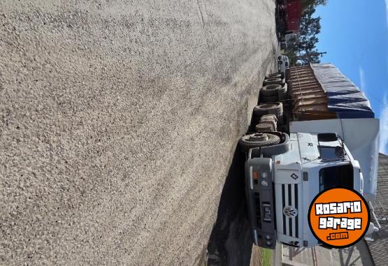 Camiones y Grúas - Camion y batea - En Venta