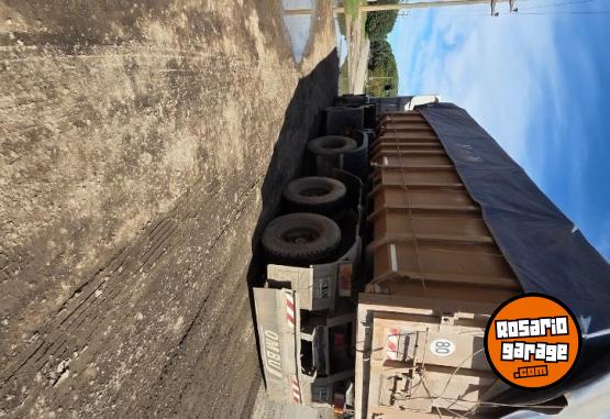 Camiones y Grúas - Camion y batea - En Venta