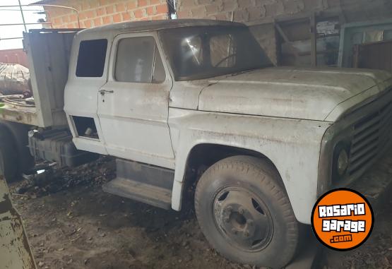Camiones y Gr�as - Vendo Ford 600 mod. 1970 ( Cabina dormitorio ) - En Venta