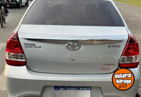 Autos - Toyota ETIOS PLATINUM 2018 AT 2018 Nafta 124000Km - En Venta