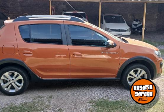 Autos - Renault SANDERO STEPWAY 2018 GNC 124000Km - En Venta