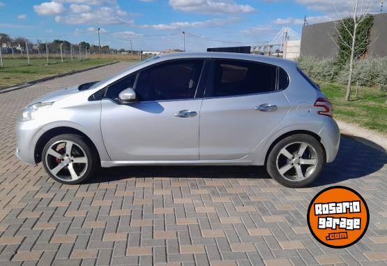 Autos - Peugeot 208 allure 2013 Nafta 126000Km - En Venta