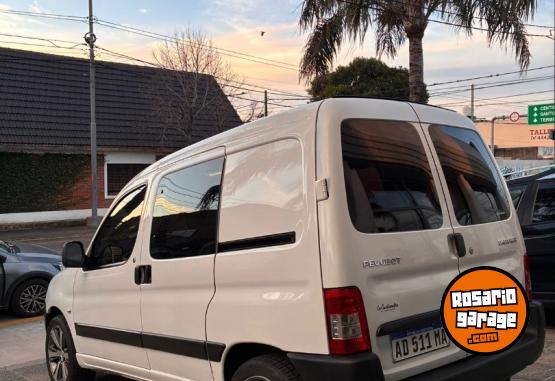 Utilitarios - Peugeot Partner Confort 5 plazas 2019 Diesel 65000Km - En Venta