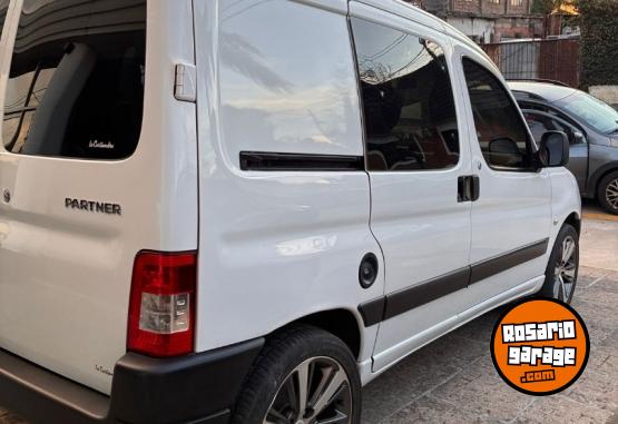 Utilitarios - Peugeot Partner Confort 5 plazas 2019 Diesel 65000Km - En Venta