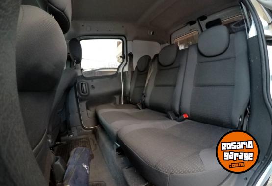 Utilitarios - Peugeot Partner Confort 5 plazas 2019 Diesel 65000Km - En Venta