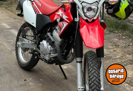 Motos - Honda Tornado 250 2024 Nafta 2100Km - En Venta
