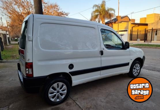 Utilitarios - Peugeot Partner 2015 GNC 200Km - En Venta