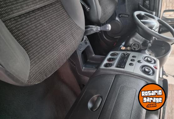 Utilitarios - Peugeot Partner 2015 GNC 200Km - En Venta