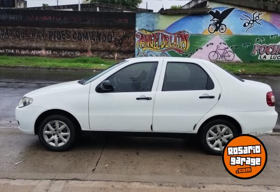 Autos - Fiat Siena 2011 GNC 180000Km - En Venta