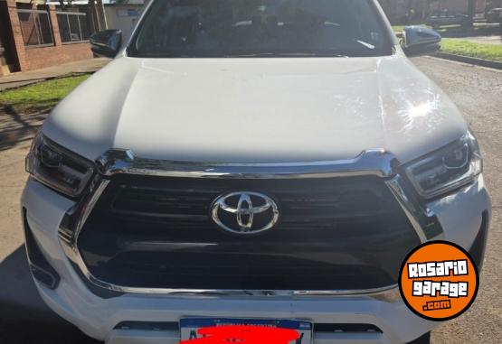 Camionetas - Toyota HILUX SRV 2023 Diesel 68000Km - En Venta