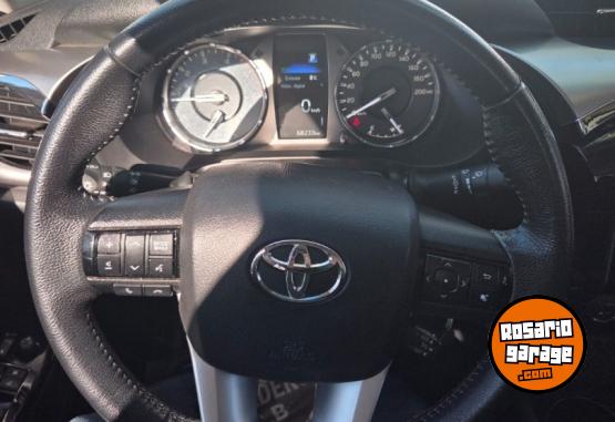 Camionetas - Toyota HILUX SRV 2023 Diesel 68000Km - En Venta