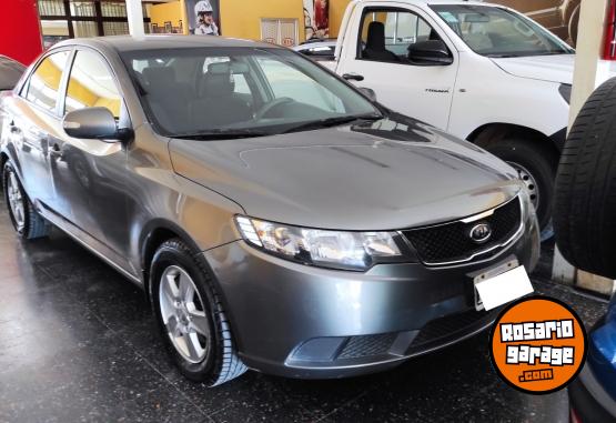 Autos - Kia CERATO FORTE 2010 Nafta 153000Km - En Venta