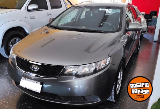 Autos - Kia CERATO FORTE 2010 Nafta 153000Km - En Venta
