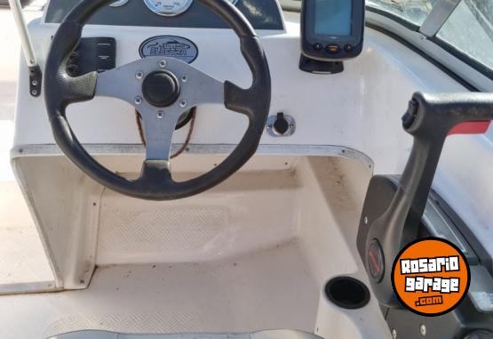 Embarcaciones - Trucker Electra 560 con motor Mercury 115HP Optimax (año 2013) - En Venta