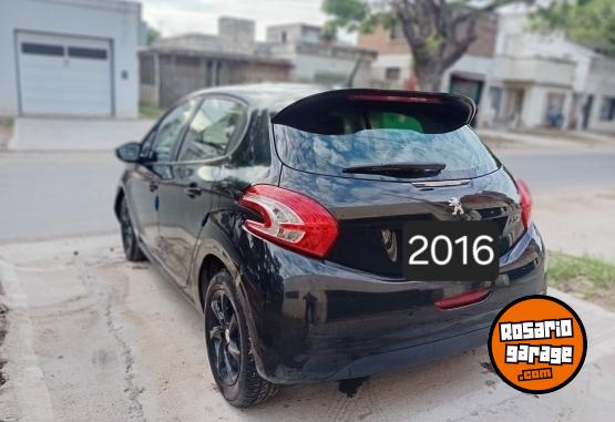Autos - Peugeot 208 2016 Nafta 118000Km - En Venta