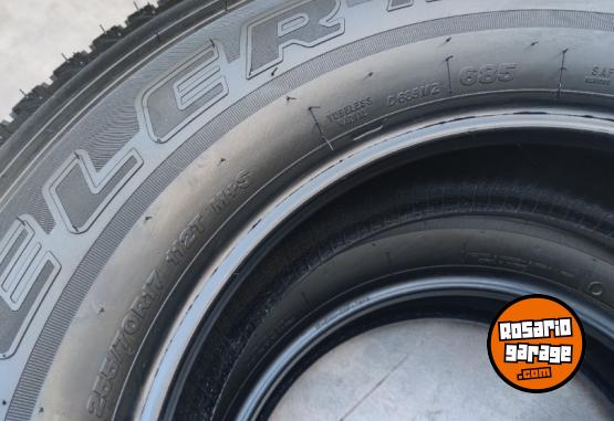Accesorios para Autos - 255 70 17 *** 2 CUBIERTAS BRIDGESTONE DUELER HT Nuevas 2025. $400.000 las Dos. NO BAJO PRECIO - En Venta