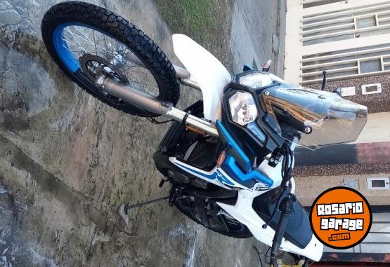 Motos - Voge Rally 300 2023 Nafta 2200Km - En Venta