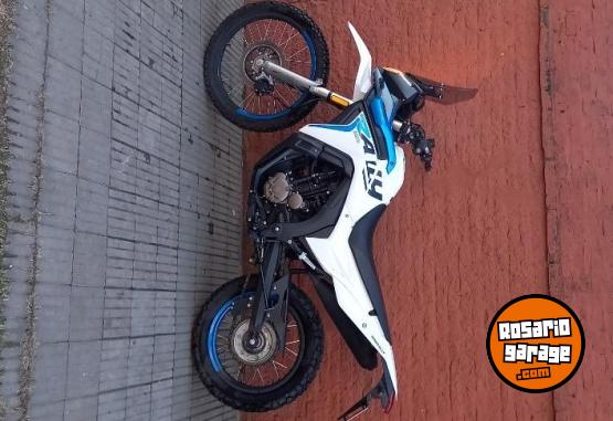 Motos - Voge Rally 300 2023 Nafta 2200Km - En Venta