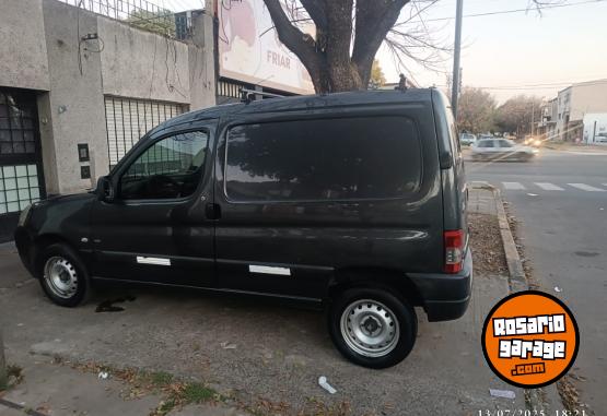 Utilitarios - Peugeot Partner 2011 Diesel 305000Km - En Venta