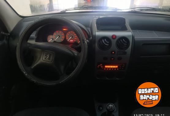 Utilitarios - Peugeot Partner 2011 Diesel 305000Km - En Venta