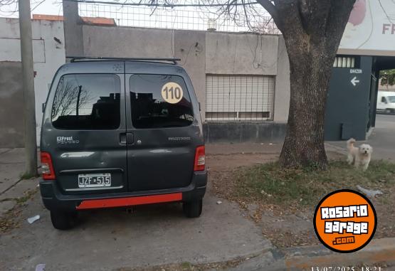 Utilitarios - Peugeot Partner 2011 Diesel 305000Km - En Venta