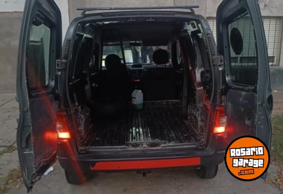 Utilitarios - Peugeot Partner 2011 Diesel 305000Km - En Venta