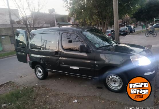 Utilitarios - Peugeot Partner 2011 Diesel 305000Km - En Venta