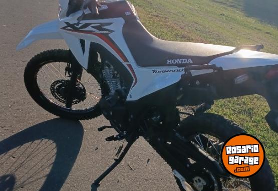 Motos - Honda Xr 300l 2025 Nafta 1500Km - En Venta