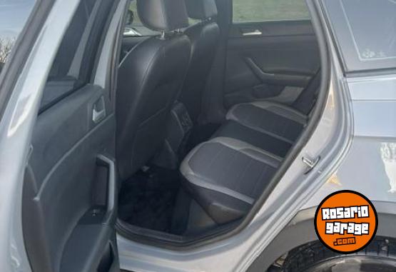 Autos - Volkswagen Nivus Hero 2021 Nafta 98000Km - En Venta