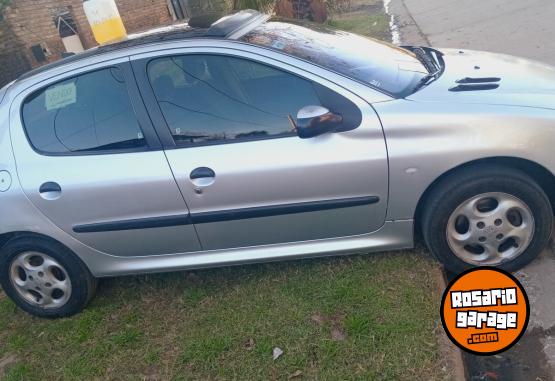 Autos - Peugeot 206 2004 Nafta 213000Km - En Venta