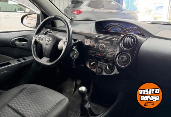 Autos - Toyota Etios XLS 2013 Nafta 130000Km - En Venta