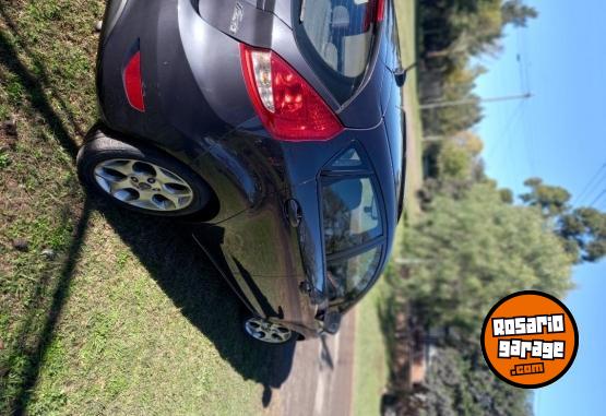 Autos - Ford Fiesta kinetic 2013 Nafta 110000Km - En Venta