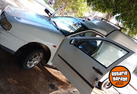 Utilitarios - Volkswagen Caddy 2000 Diesel 258000Km - En Venta