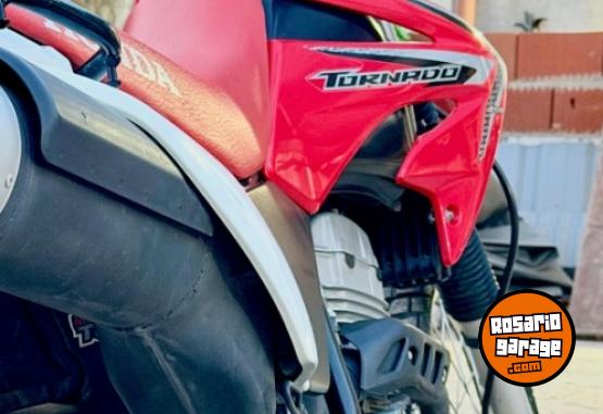 Motos - Honda Tornado 250 2017 Nafta 1500Km - En Venta