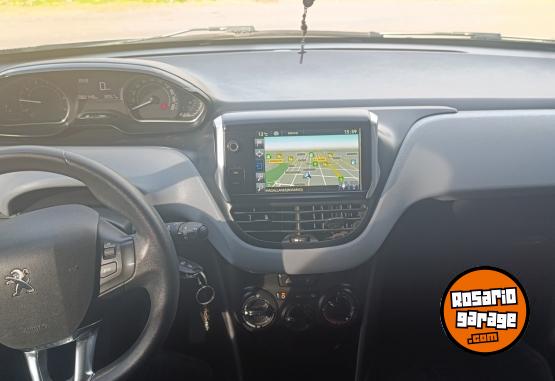 Autos - Peugeot 208 2015 Nafta 80000Km - En Venta