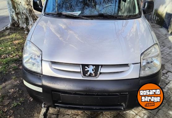 Utilitarios - Peugeot Partner 2021 Diesel 200000Km - En Venta