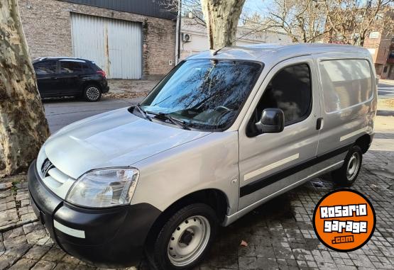 Utilitarios - Peugeot Partner 2021 Diesel 200000Km - En Venta