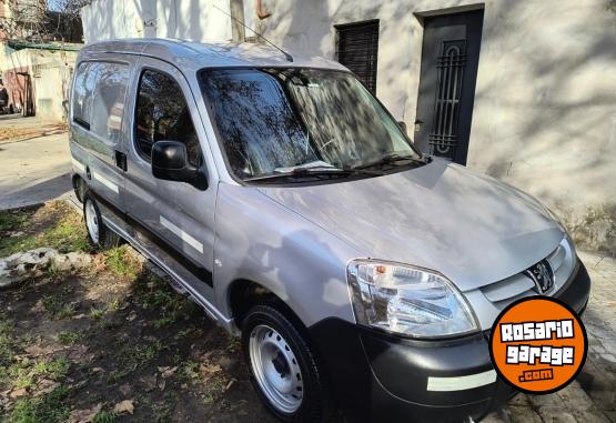 Utilitarios - Peugeot Partner 2021 Diesel 200000Km - En Venta