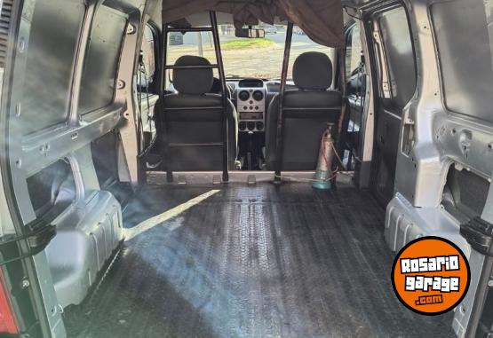 Utilitarios - Peugeot Partner 2021 Diesel 200000Km - En Venta