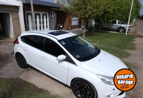 Autos - Ford Focus Titanium 2014 Nafta 127000Km - En Venta